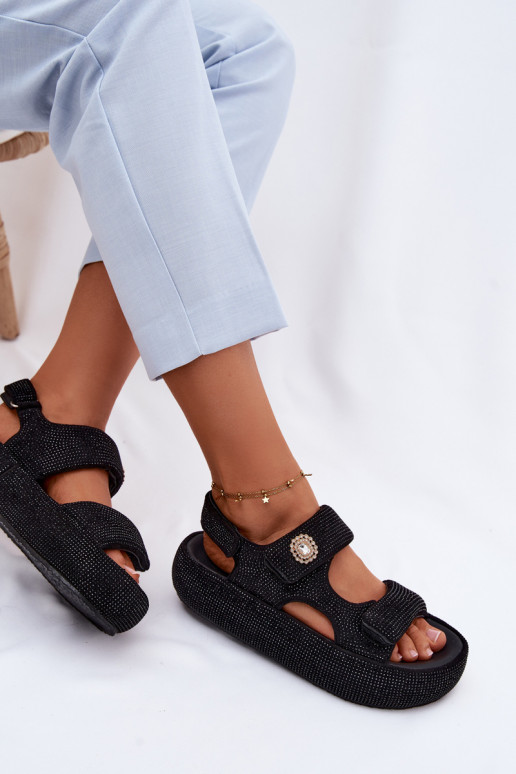 Dekorētas Sieviešu basenes ar platformu GOE TT2N4102 melnas krāsas