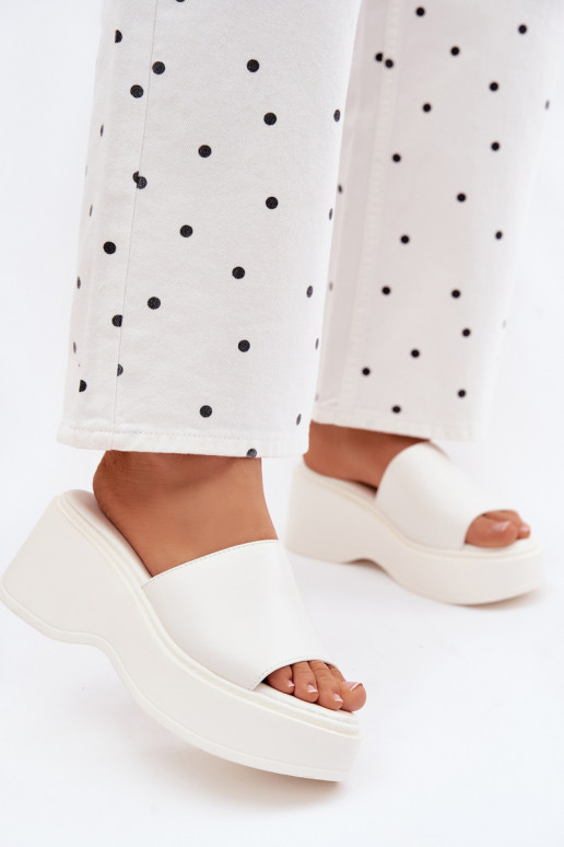 sieviešu čības ar platformu baltas krāsas Virelia