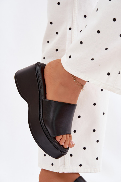 sieviešu čības ar platformu melnas krāsas Virelia