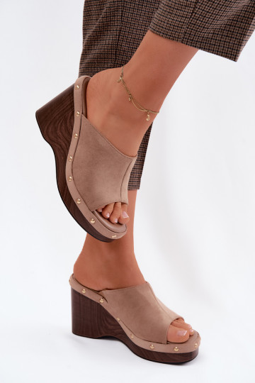 sieviešu čības ar platformuImitacji zamšādasu Zelta krāsas ar kniedēm smilšu krāsas Norvia 2