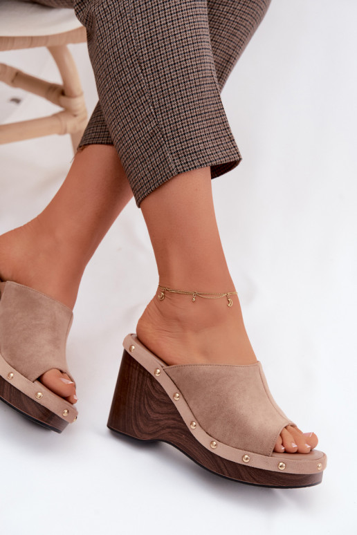 sieviešu čības ar platformuImitacji zamšādasu Zelta krāsas ar kniedēm smilšu krāsas Norvia