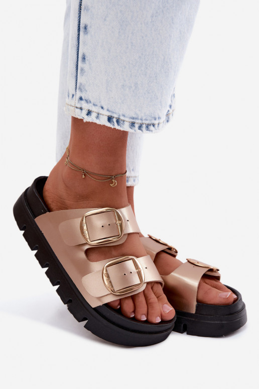 Sieviešu čības ar platformu un sprādzēm Lee Cooper LCIN-26-35-4462L zeltainā krāsā