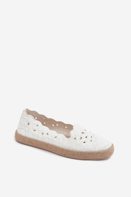 Espadrilles ar ażurolu elementiem un ziediem baltā krāsā Merivelle
