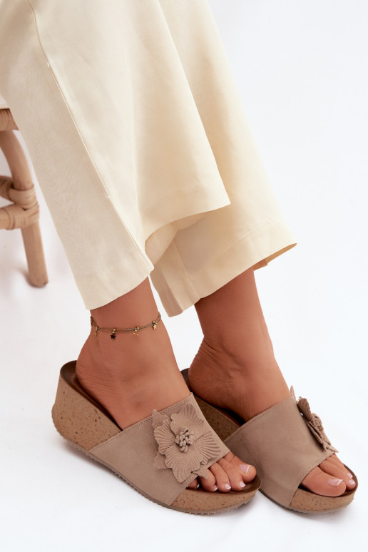 Āda sieviešu zamšādas čības ar platformu Ar greznu ar puķītēmem Zazoo 40312 Cappuccino