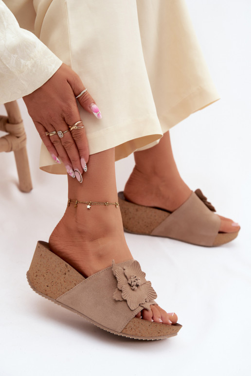 Āda sieviešu zamšādas čības ar platformu Ar greznu ar puķītēmem Zazoo 40312 Cappuccino