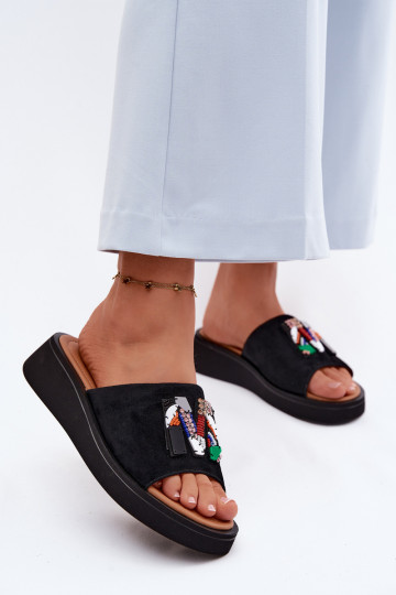 Āda sieviešu zamšādas čības ar ornamentiem ar platformu Vinceza 66942 melnas krāsas 2