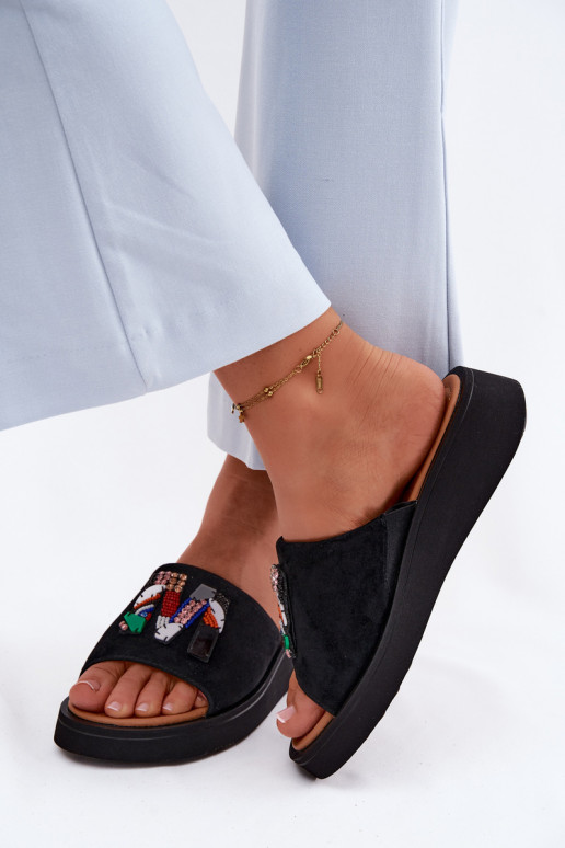 Āda sieviešu zamšādas čības ar ornamentiem ar platformu Vinceza 66942 melnas krāsas