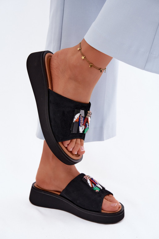 Āda sieviešu zamšādas čības ar ornamentiem ar platformu Vinceza 66942 melnas krāsas