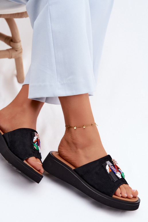 Āda sieviešu zamšādas čības ar ornamentiem ar platformu Vinceza 66942 melnas krāsas