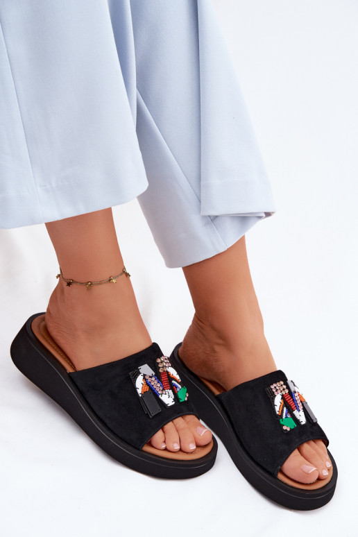 Āda sieviešu zamšādas čības ar ornamentiem ar platformu Vinceza 66942 melnas krāsas