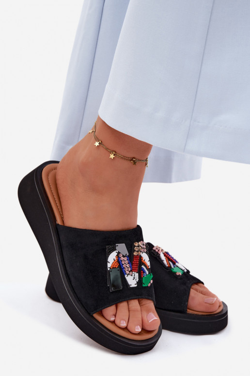 Āda sieviešu zamšādas čības ar ornamentiem ar platformu Vinceza 66942 melnas krāsas