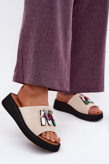 Āda sieviešu zamšādas čības ar ornamentiem ar platformu Vinceza 66942 smilšu krāsas 2