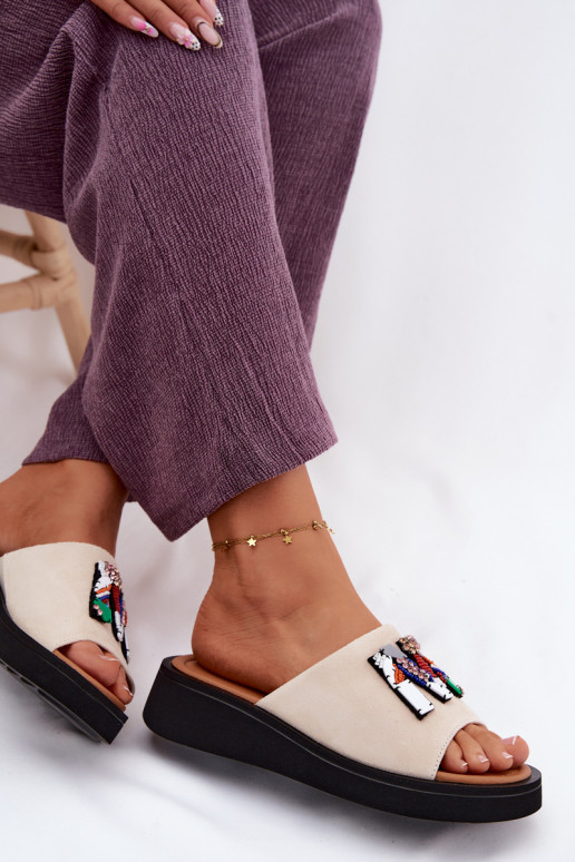 Āda sieviešu zamšādas čības ar ornamentiem ar platformu Vinceza 66942 smilšu krāsas