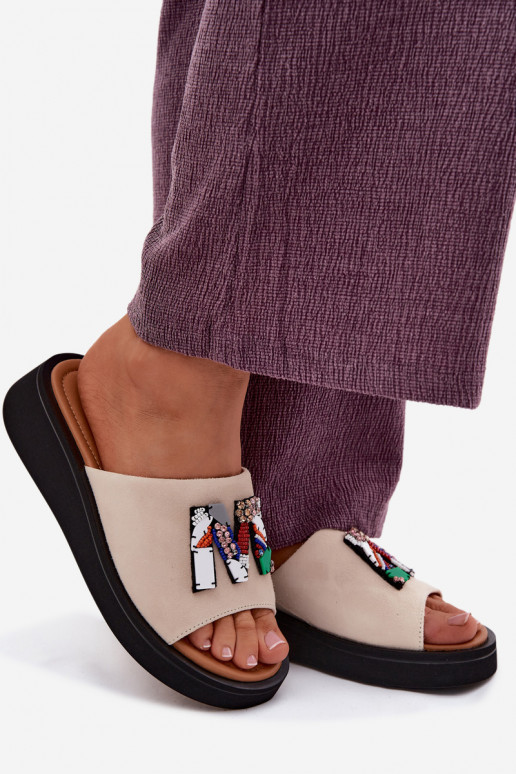 Āda sieviešu zamšādas čības ar ornamentiem ar platformu Vinceza 66942 smilšu krāsas