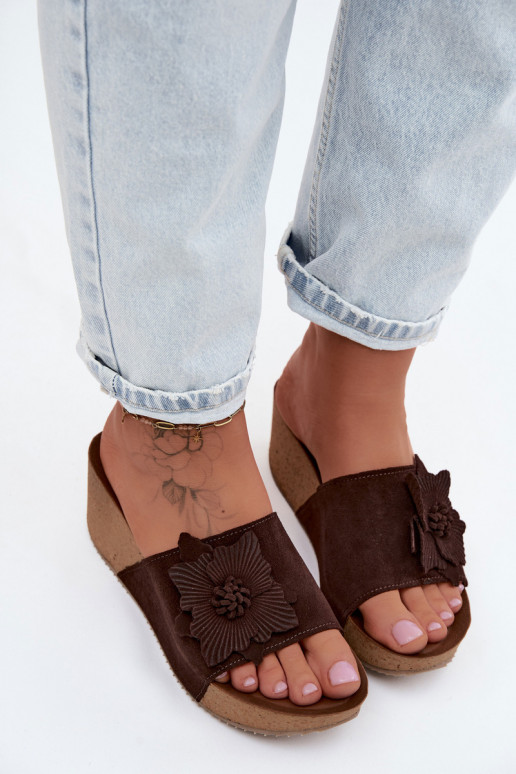 Āda sieviešu zamšādas čības ar platformu Ar greznu ar puķītēmem Zazoo 40312 CzekoladoIne