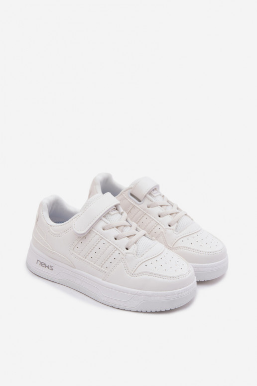 Sneakers modeļa apavi Bērnu apavi ar lipīgām aizdarēm baltas krāsas Neressa