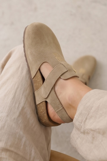 Sieviešu basenesIeslēgtsturalnego zamšādasu Big Star TT274542 smilšu krāsas 2