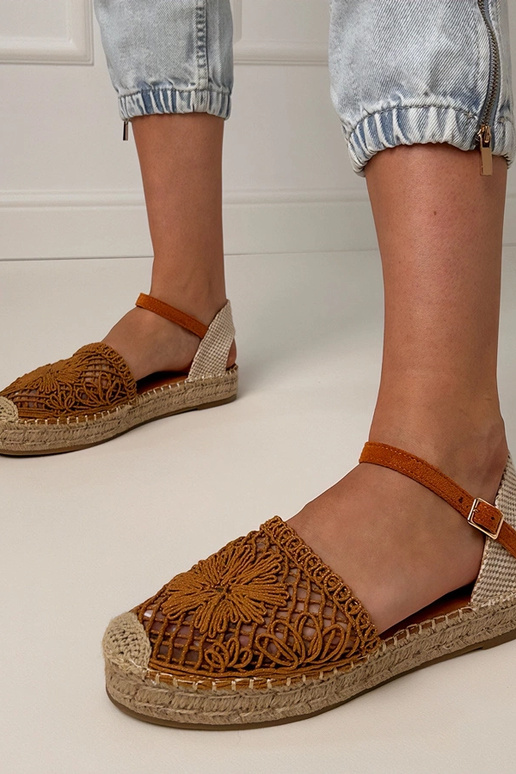 Brūnas perforētas espadrilles sandales Santos