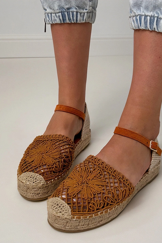 Brūnas perforētas espadrilles sandales Santos