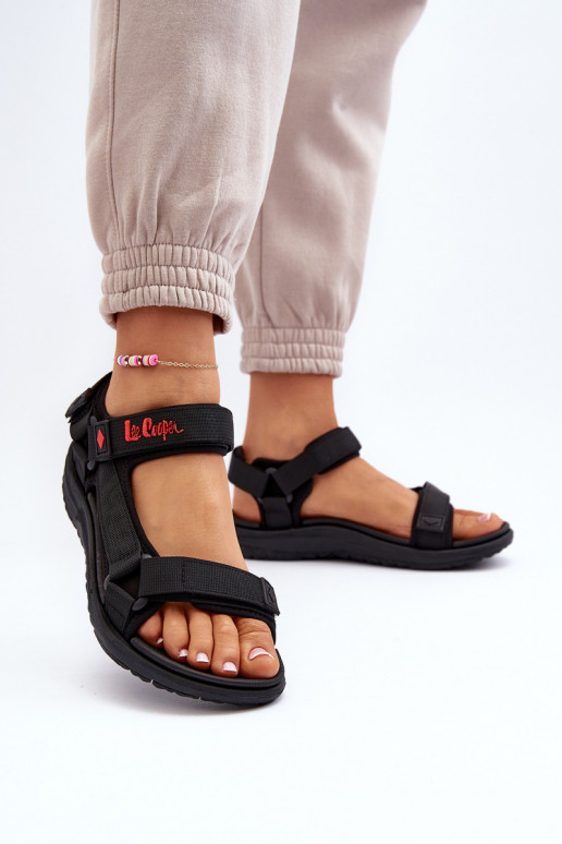 Sieviešu sandales ar lipīgām aizdares melnā krāsā Lee Cooper LCIN-26-34-4423L