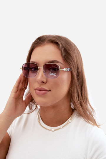 Saulesbrilles ar plānām rāmēm un UV filtru, purpura