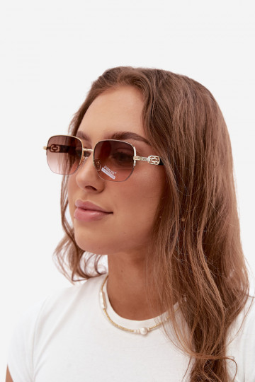Saulesbrilles ar plānām rāmēm un UV filtru, rozā