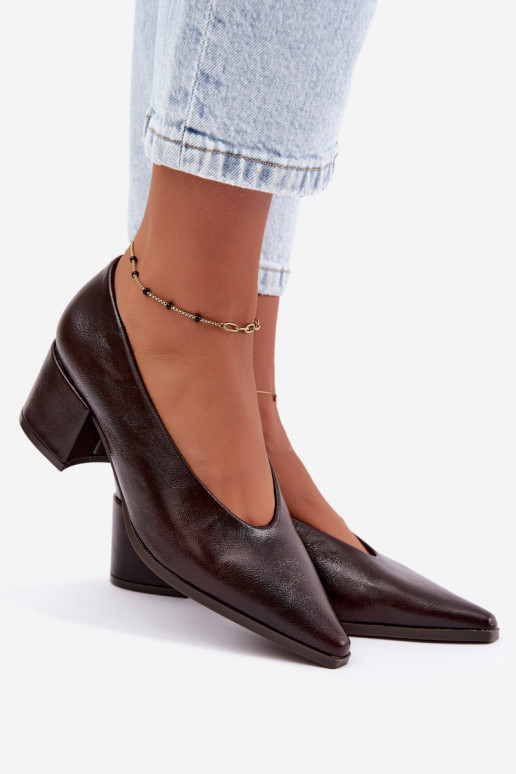 Apavi ar smailu purngalu un kvadrātveida papēžiem no mākslīgās ādas tumši brūnā krāsā Lavisa
