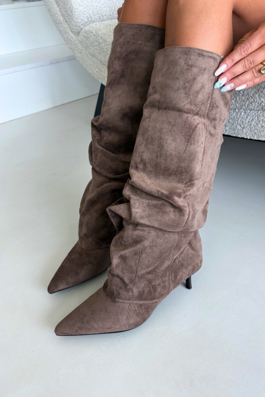 Haki krāsas krunkainie augstie zābaki ar kitten heel no zamša LoĮen