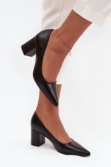 stiletto papēži ar smailiem purngaliem melnā krāsā