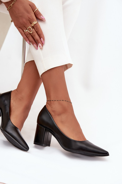 stiletto papēži ar smailiem purngaliem melnā krāsā