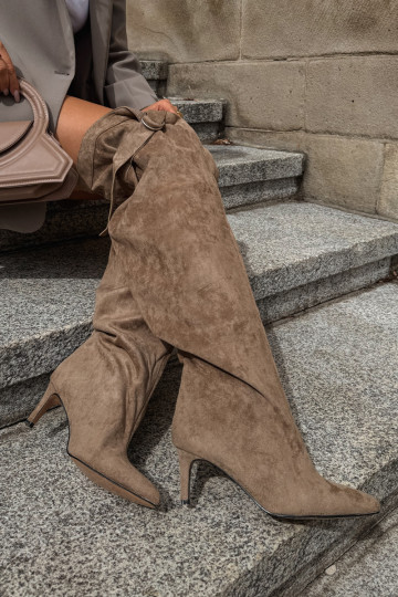 Sieviešu zābaki līdz ceļiem ar papēžiem smilšu krāsā Rosena 2