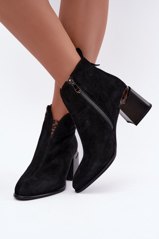Siltināti potītes zābaki no mākslīgās zamšādas ar papēžiem melnā krāsā Laverelle