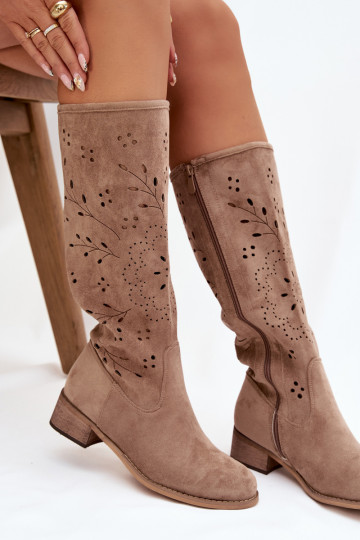 Smilšu krāsas sieviešu garie zābaki ar izgriezumiem Helinna Klocke 2