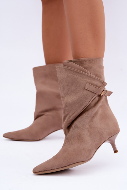 Zema papēža potītes zābaki ar sprādzēm smilšu krāsā Canelisse