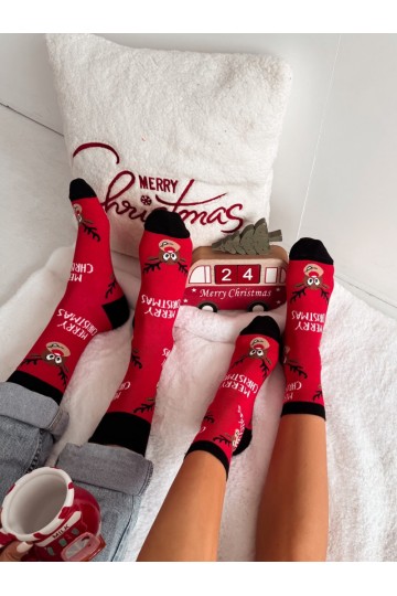 Sarkanas sieviešu zeķes ar Ziemassvētku ziemeļbriežiem Merry Christmas