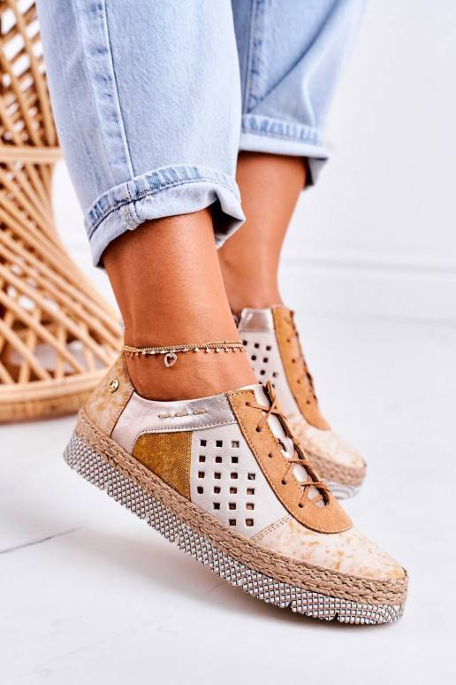 Eko ādas apavi ir dzelteni Eko ādas apavi ir dzelteni