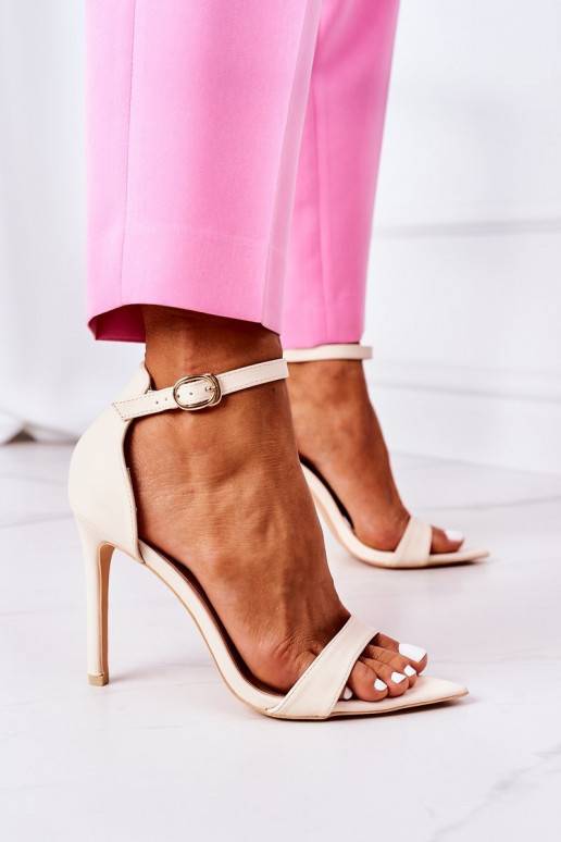 Eleganta stila sandales ar papēdi...