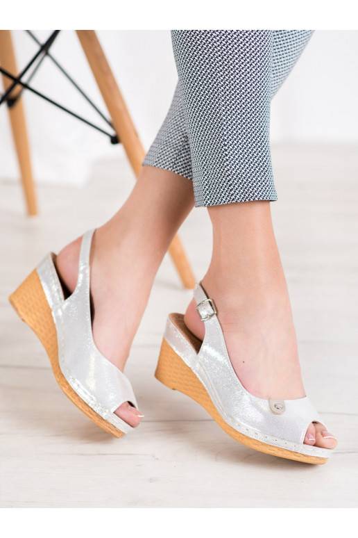 Mirdzošas ar platformus basenes Mirdzošas ar platformus basenes