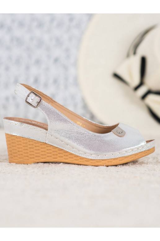 Mirdzošas ar platformus basenes Mirdzošas ar platformus basenes