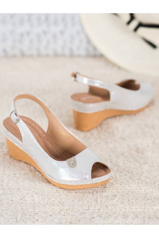 Mirdzošas ar platformus basenes Mirdzošas ar platformus basenes