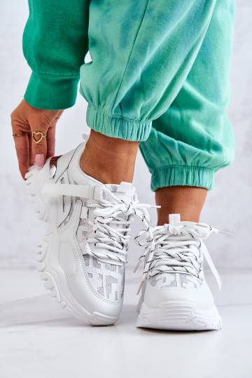 Sneakers modeļa apavi...