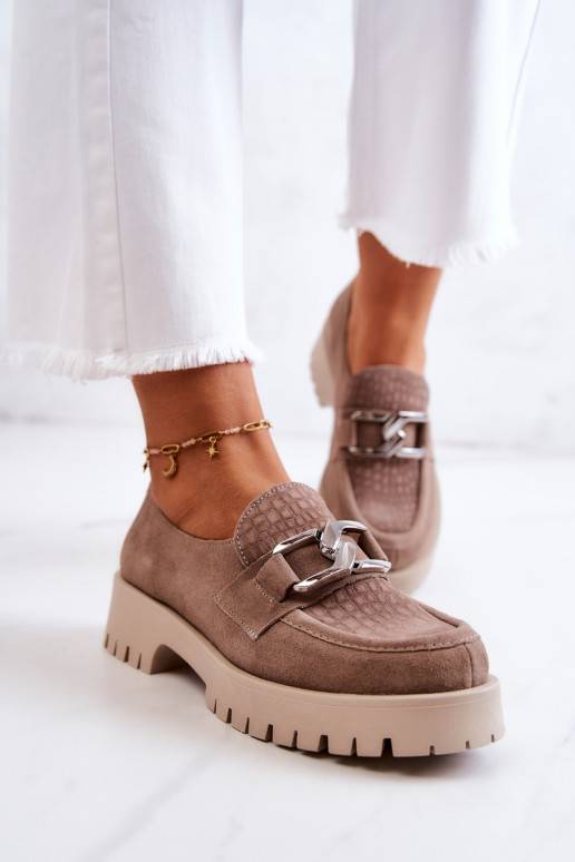 Stilīgas zamšādas apavi smilšu krāsas...