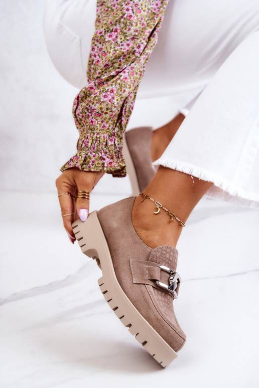 Stilīgas zamšādas apavi smilšu krāsas...