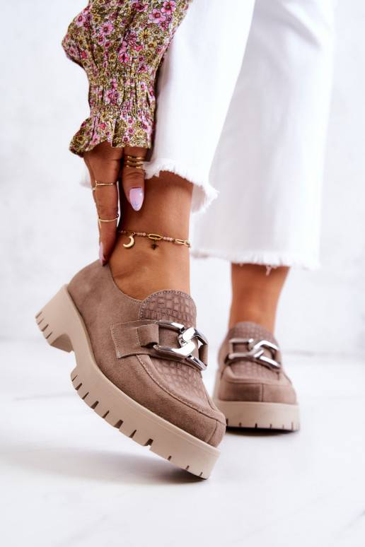 Stilīgas zamšādas apavi smilšu krāsas...