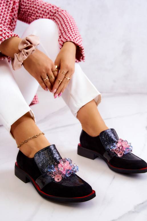 Zamšādas apavi ar ornamentiem...