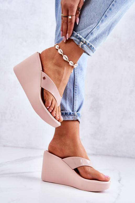 Čības modernas iešļūcenes ar... Čības modernas iešļūcenes ar...