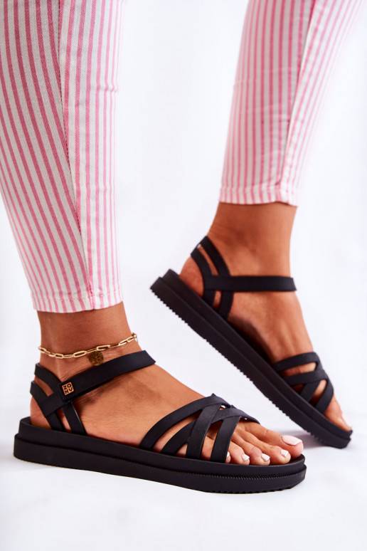 Sieviešu basenes ar lipīgām aizdarēm... Sieviešu basenes ar lipīgām aizdarēm...