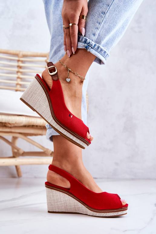 Ērtas basenes ar sprādzītēm sarkanas... Ērtas basenes ar sprādzītēm sarkanas...