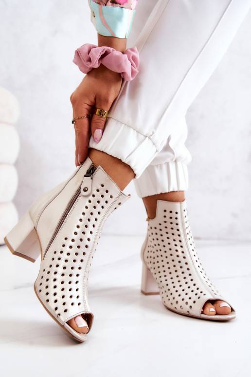 Abažūrveida apaļumi smilškrāsas krāsā