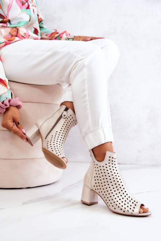 Abažūrveida apaļumi smilškrāsas krāsā